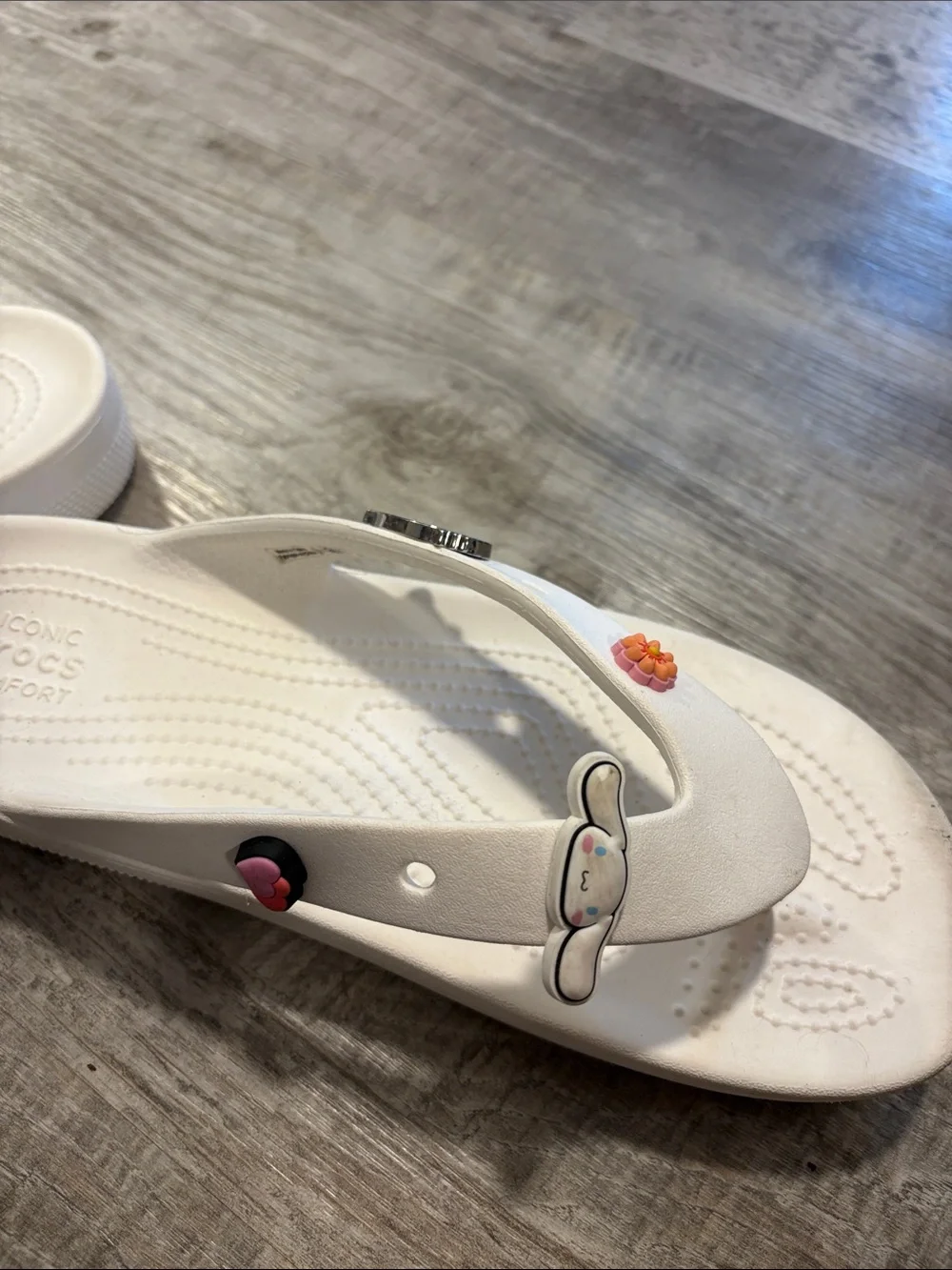 Women’s iconic crocs flip flop sandals